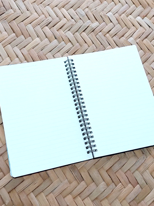 Calaca en bicicleta Libreta 15 x 21.5 cm 100 hojas rayadas